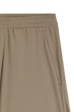 Active Shorts aus Stretch-Gewebe mit Taschen aus Mesh