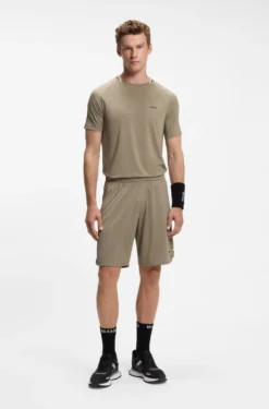 Active Shorts aus Stretch-Gewebe mit Taschen aus Mesh