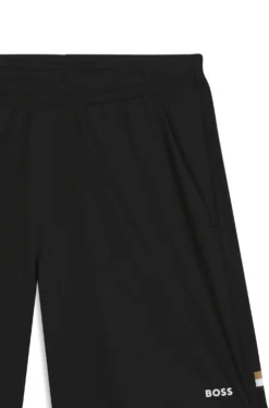 Active Shorts aus Stretch-Gewebe mit Taschen aus Mesh