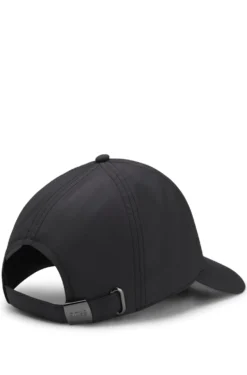 Angeraute Cap mit gesteppten Double-B-Monogrammen