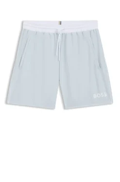 Badeshorts mit kontrastfarbenem Logo und Paspelierung