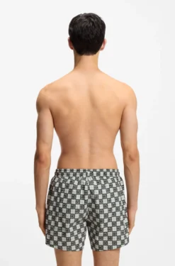 Badeshorts mit Schachbrett-Logos