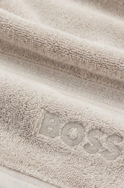 Beiges Badetuch aus ägäischer Baumwolle mit tonalem Logo