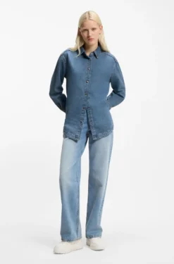 Blaues Hemd aus festem Denim