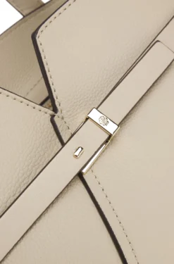 BOSS Revers kleine Tote Bag aus Leder mit Gürtel-Detail