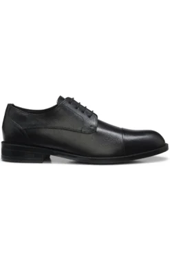 Derbys aus genarbtem Leder mit Zehenkappe