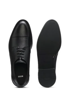 Derbys aus genarbtem Leder mit Zehenkappe