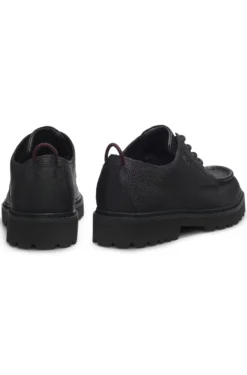 Derbys aus genarbtem Leder mit Profilsohle