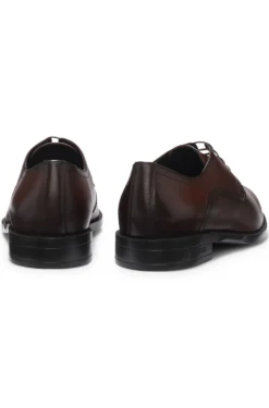 Derbys aus Leder mit Nahtdetails