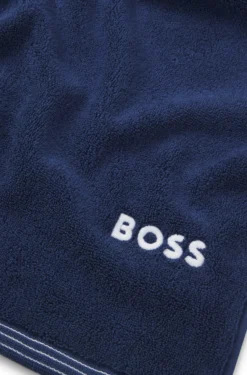 Duschtuch aus Baumwolle mit kontrastfarbener Logo-Stickerei