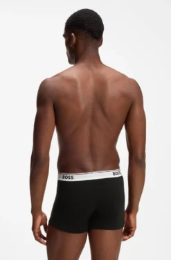Eng anliegende Boxershorts aus Stretch-Baumwolle mit kurzem Bein und fortlaufenden Logos