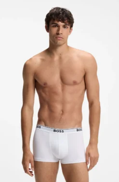 Eng anliegende Boxershorts aus Stretch-Baumwolle mit kurzem Bein und fortlaufenden Logos