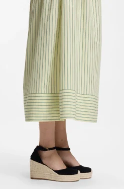 Espadrilles aus Veloursleder mit Keilsohle