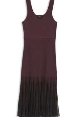 Geripptes Strickkleid mit transparenten Plisseefalten