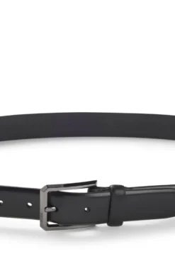Gürtel aus Glattleder mit gravierter Schließe in Gunmetal-Optik