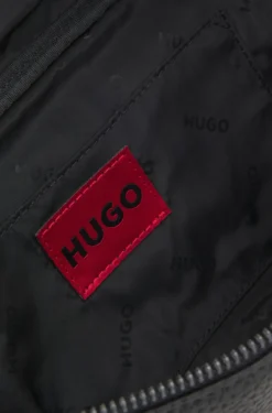 Gürteltasche aus genarbtem Material mit Logo-Patch