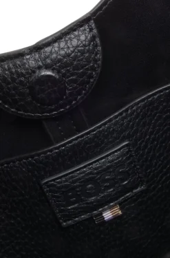 Hobo Bag aus Kunstleder mit geprägtem Logo