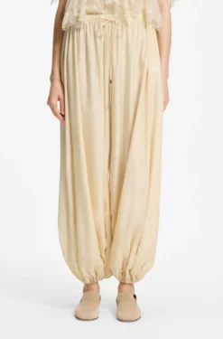 Hose mit weitem Beinverlauf und Modal-Anteil