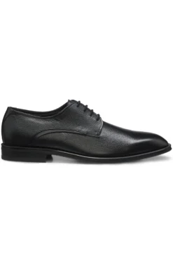 In Italien gefertigte Schnürschuhe aus genarbtem Leder