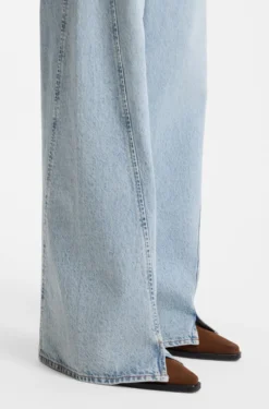 Jeans mit hohem Bund und weitem Beinverlauf