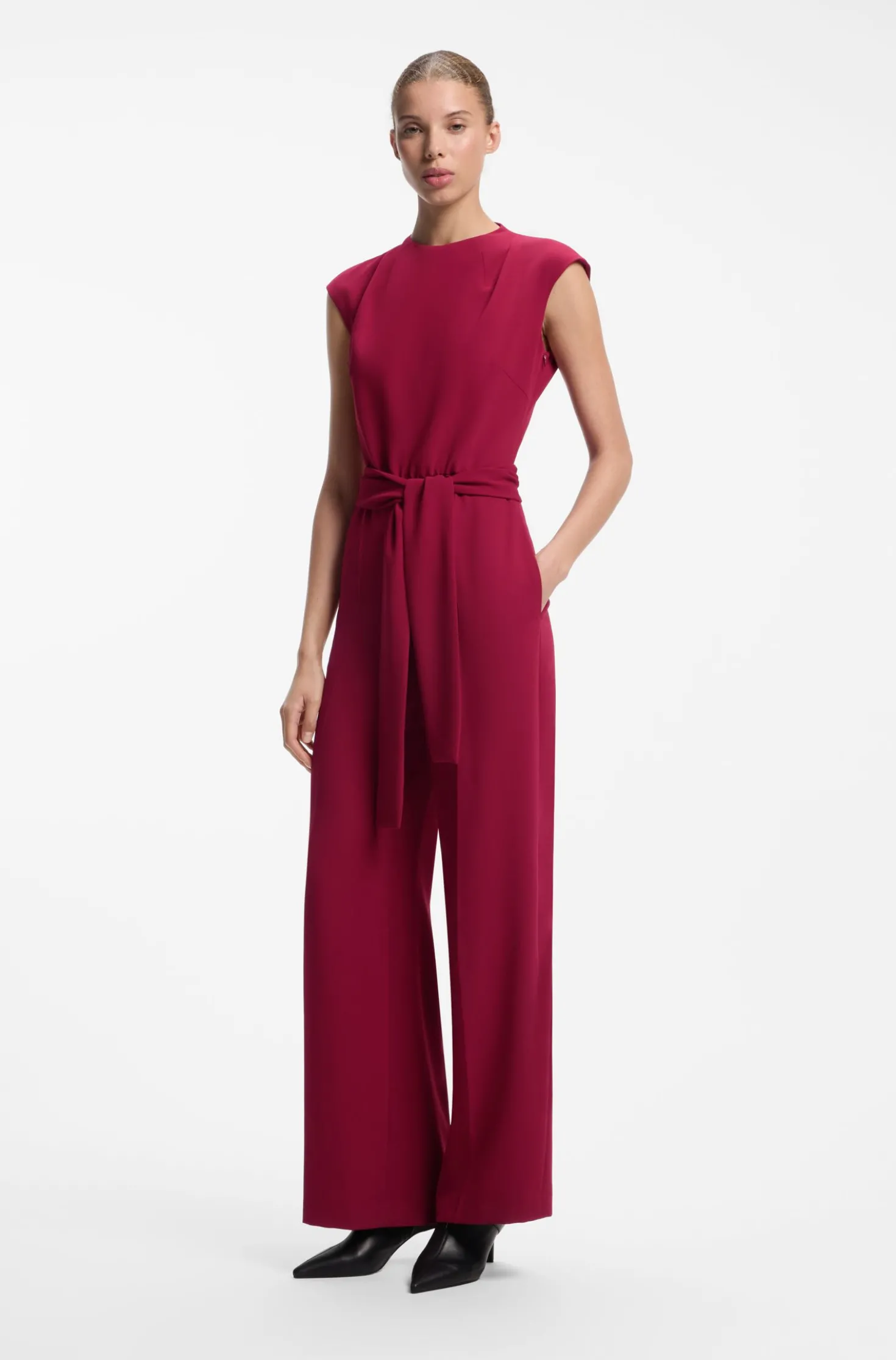 Jumpsuit aus Krepp mit Gürtel