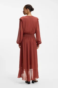 Kleid aus Krepp-Georgette mit abnehmbarem Schal