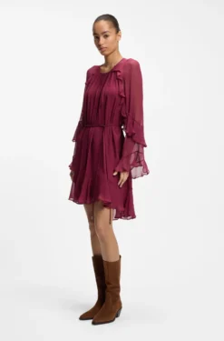 Kleid mit Gürtel und Trichterärmeln