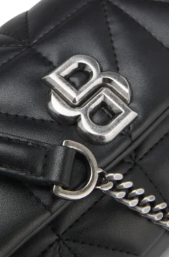 Kleine gesteppte Umhängetasche mit Double-B-Monogramm