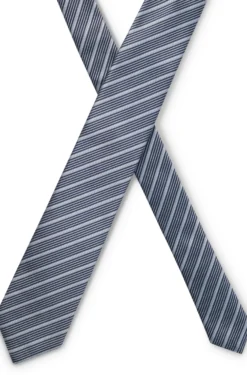 Krawatte aus in Italien hergestellter Seide mit diagonalen Streifen