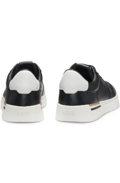 Ledersneakers mit kontrastfarbenen Logos