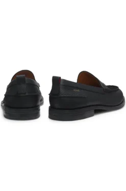 Loafer aus genarbtem Leder mit Schuhblatt aus Veloursleder