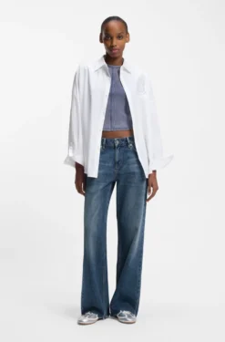 Loose-Fit Jeans aus blauem Denim mit ausgefransten Säumen
