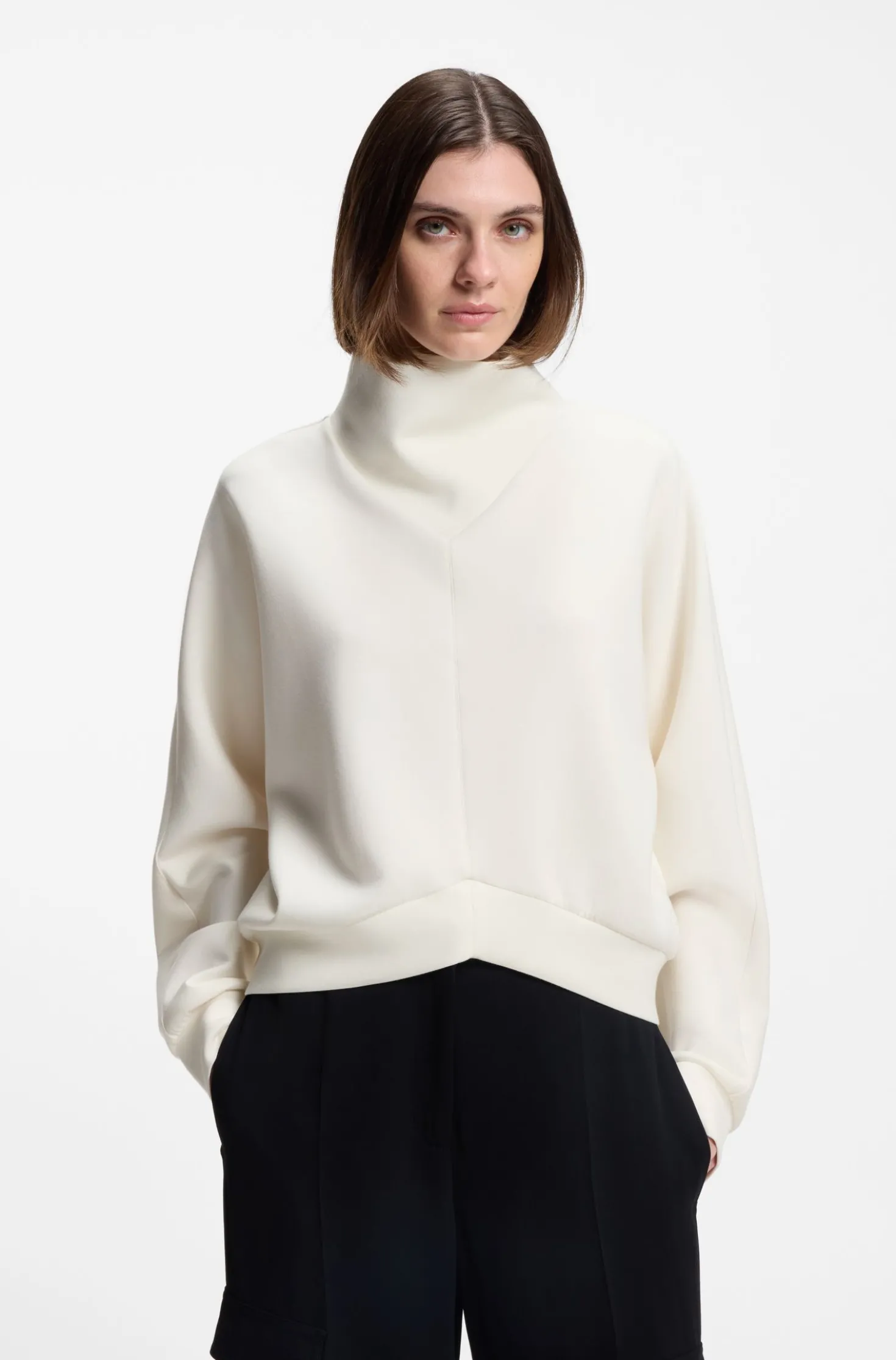 Loose-Fit Sweatshirt mit drapiertem Trichterkragen