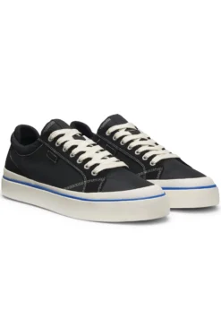 Lowtop Sneakers mit blauer Sohlen-Linie