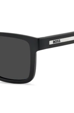 Mattschwarze Sonnenbrille mit Logo-Einsatz