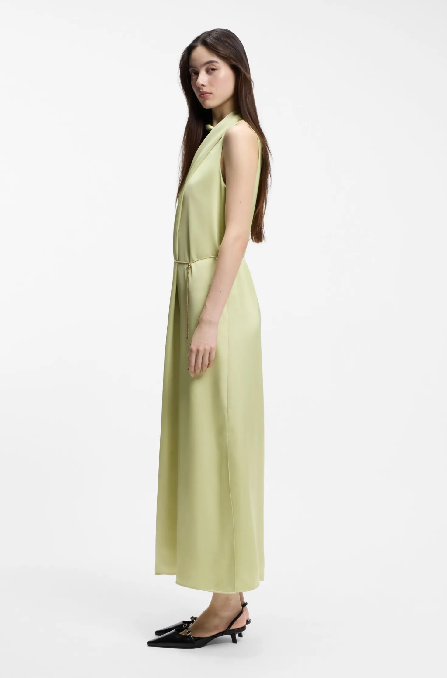 Maxikleid aus Satin mit abnehmbarem Kettengürtel