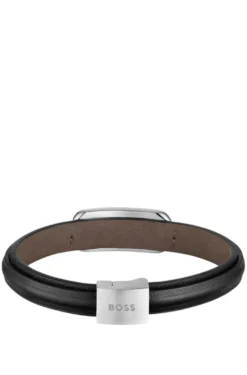 Mehrlagiges Lederarmband mit silberfarbenem Marken-Glied
