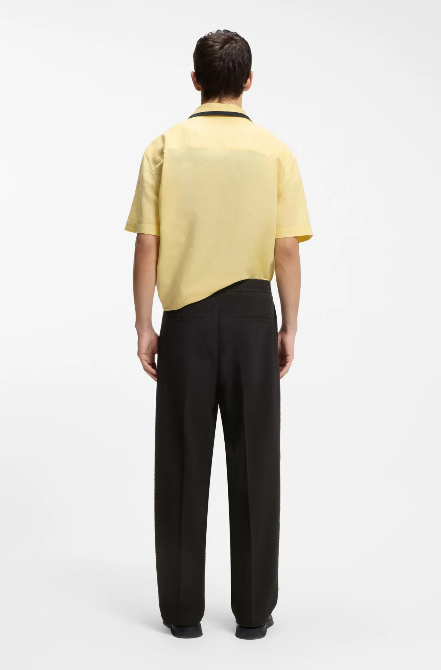 Modern-Fit Hose aus Stretch-Baumwolle mit Seersucker-Struktur