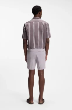 Modern-Fit Shorts aus Stretch-Baumwolle