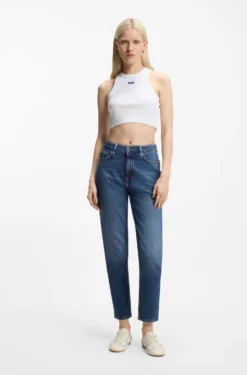 Mom Jeans aus mittelblauem Stretch-Denim
