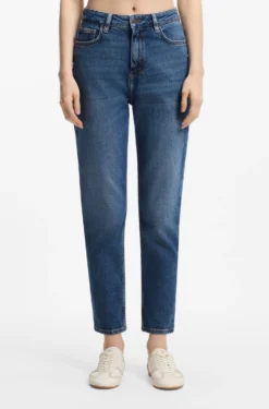 Mom Jeans aus mittelblauem Stretch-Denim