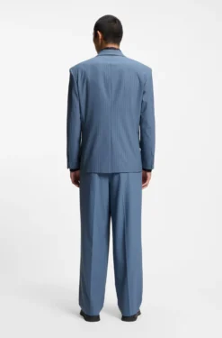 Oversized Sakko aus funktionalem Stretch-Gewebe mit Nadelstreifen