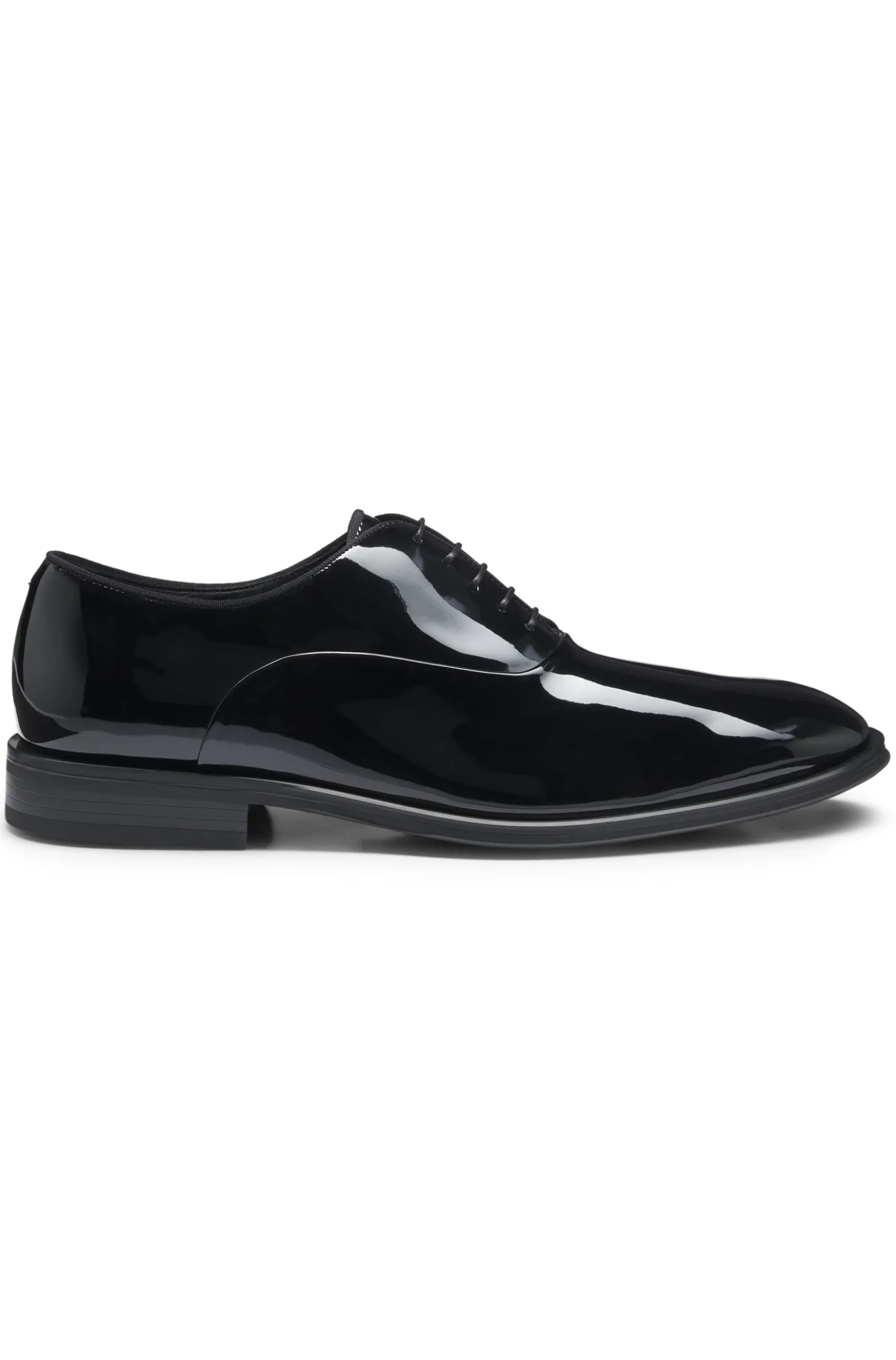 Oxford-Schuhe aus Kunstleder in Lack-Optik