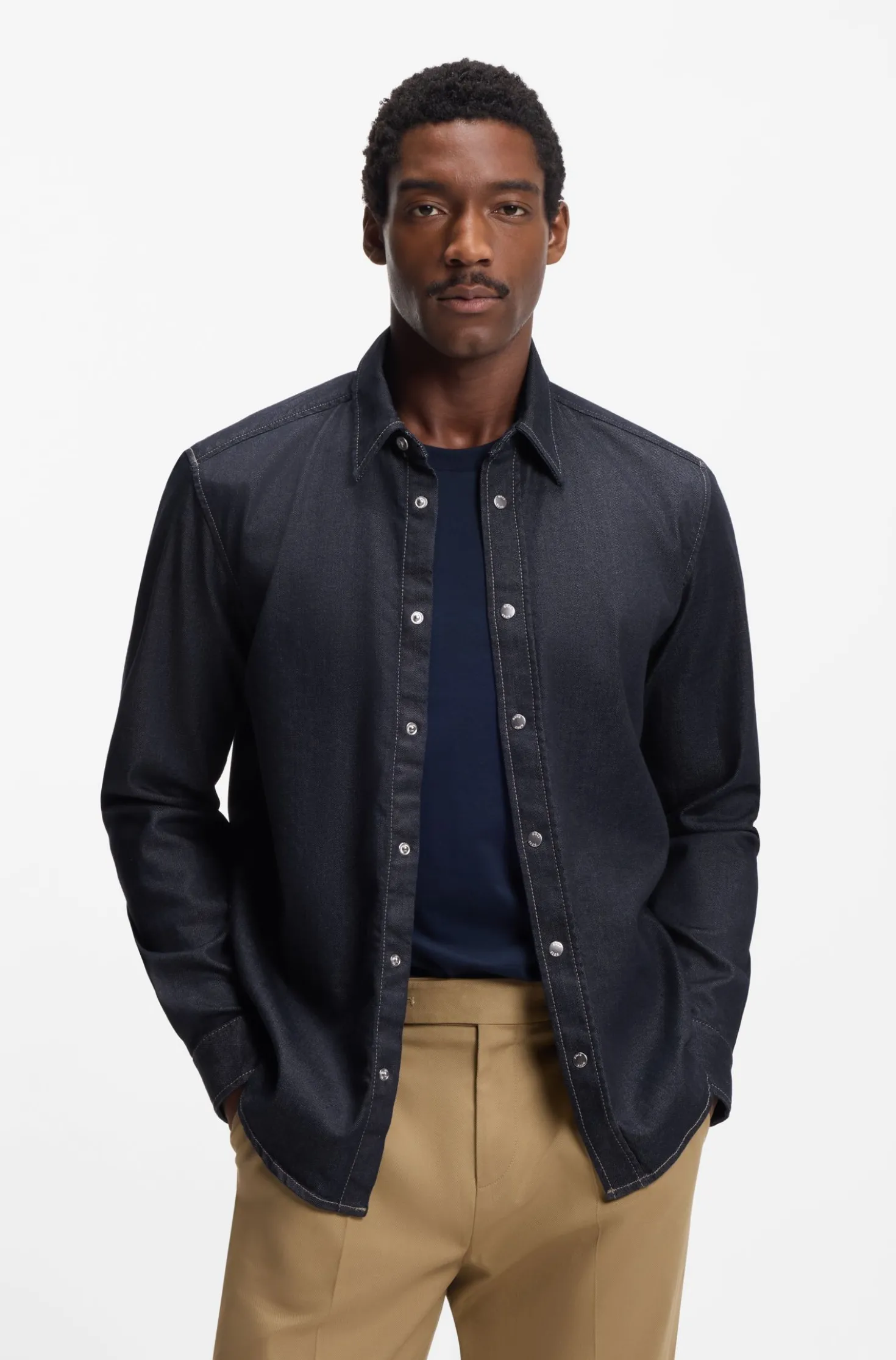 Regular-Fit Hemd aus indigoblauem Stretch-Denim