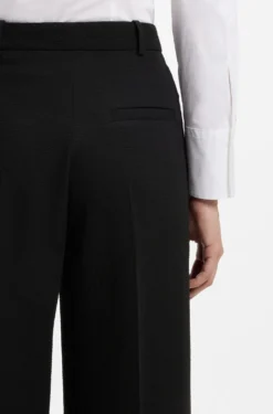 Regular-Fit Hose aus elastischem Seersucker