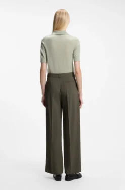 Regular-Fit Hose aus Stretch-Crêpe mit Nadelstreifen