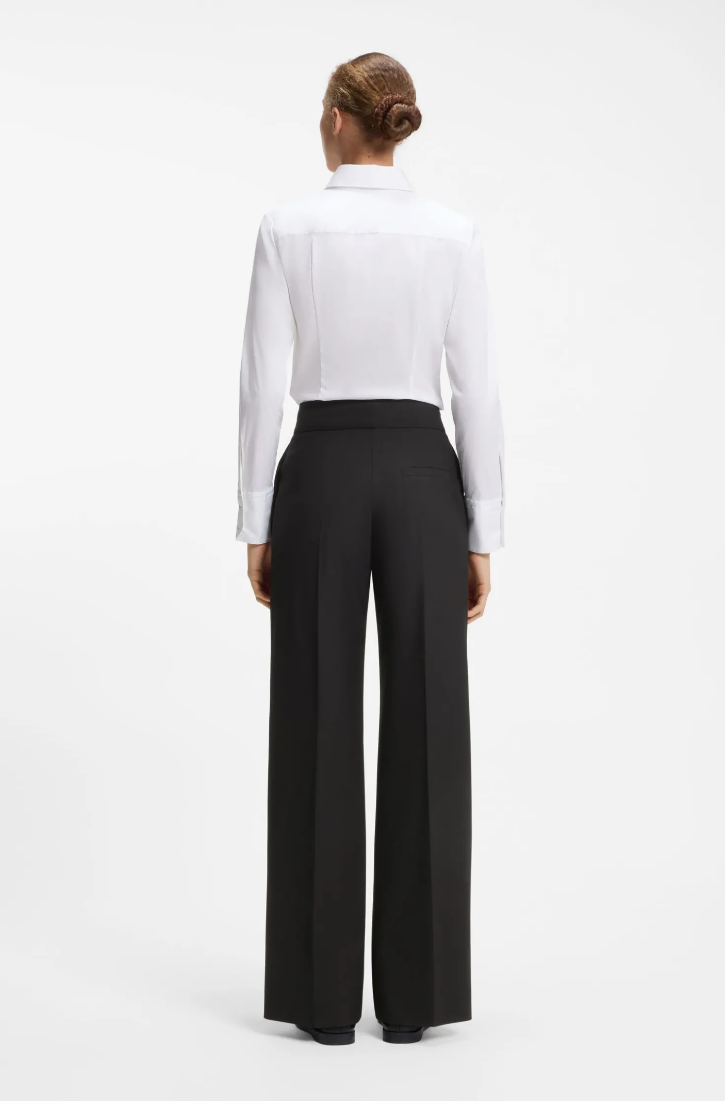 Regular-Fit Hose aus Stretch-Gewebe mit weitem Bein