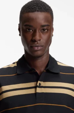 Regular-Fit Poloshirt aus Baumwoll-Piqué mit eingearbeiteten Streifen