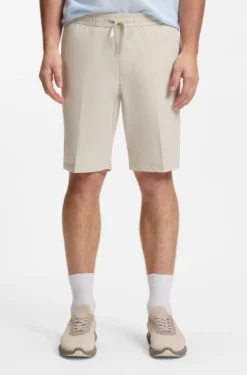 Regular-Fit Shorts aus wasserabweisendem und schnelltrocknendem Twill