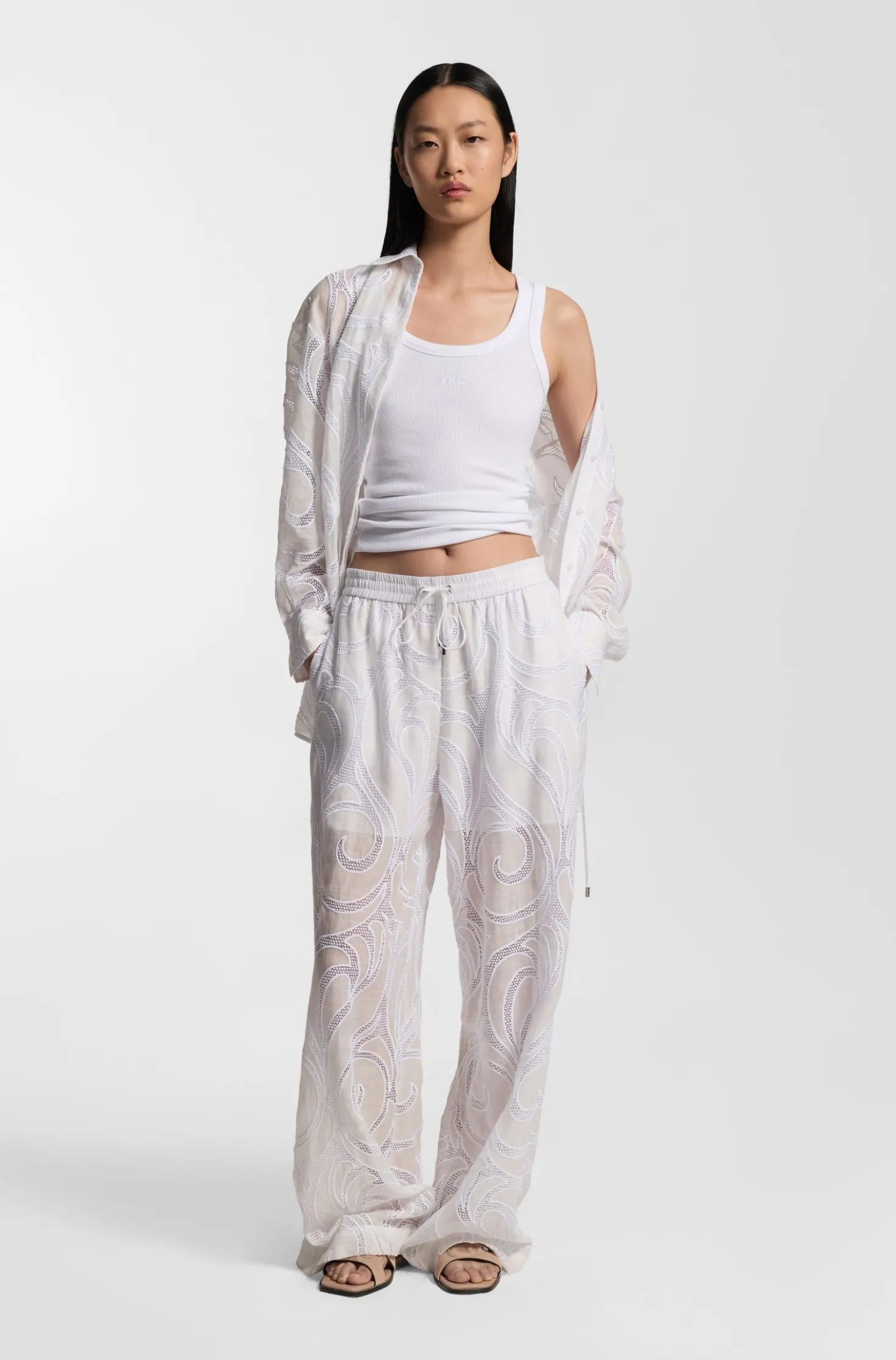 Relaxed-Fit Hose mit Blumenstickerei